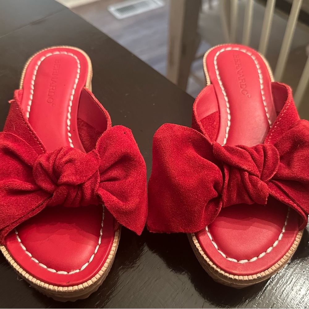 Bernardo Vibrant Red Slide Sandals only worn ONCE!!